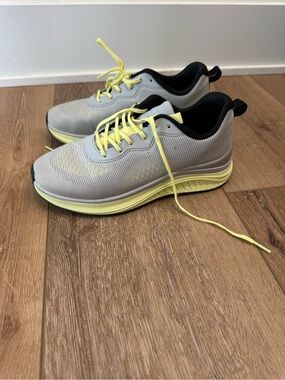 Womens Infinity running shoes size 6.5
